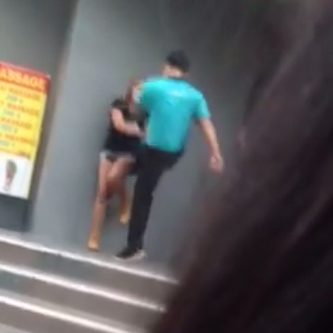 พนักงานโรงแรมเตะไล่แขก