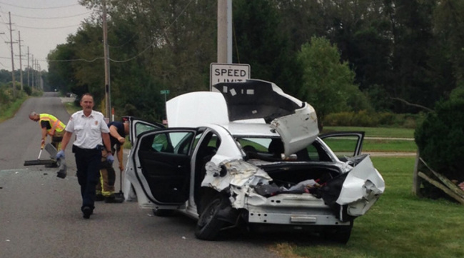 แม่สติแตกเจอแมงมุมในรถ โดดหนีจากรถปล่อยลูกชายรถชนเจ็บ