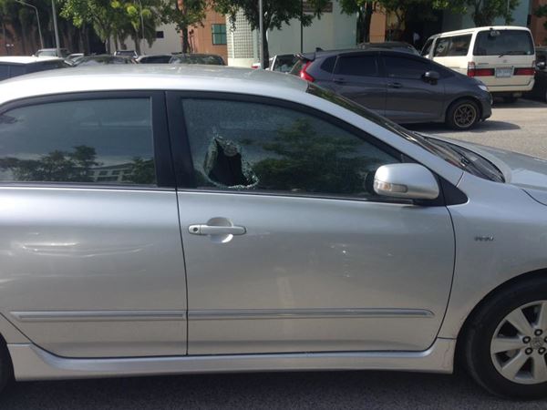 จอดรถซ้อนคัน ดึงเบรกมือ