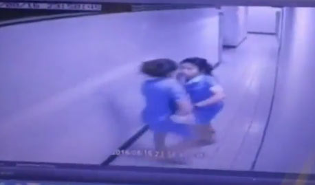 คุมตัวผู้ช่วยพยาบาลสาวทำแผน หลังแทงเพื่อนดับ