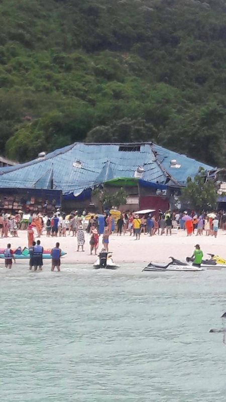 หลังคาโรงแรมถล่ม หาดตาแหวน เกาะล้าน