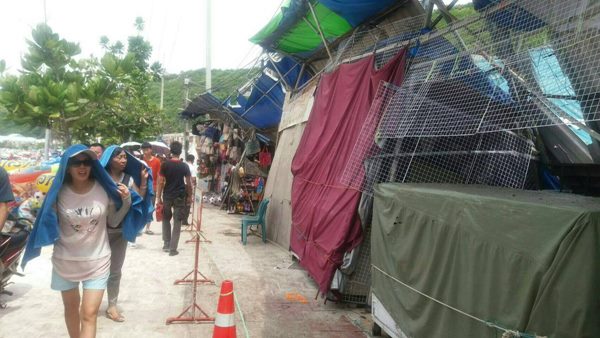 หลังคาโรงแรมถล่ม หาดตาแหวน เกาะล้าน