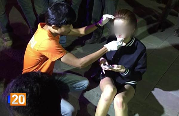 หนุ่มกระโดดเกาะหน้ารถชนแล้วหนี