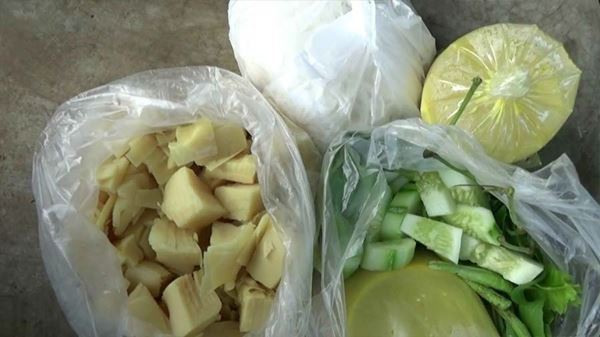 คุณยายเมืองตรัง ขายขนมจีนถูกสุด ๆ จานละ 5 บาท