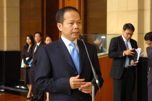 นพดล ปัทมะ