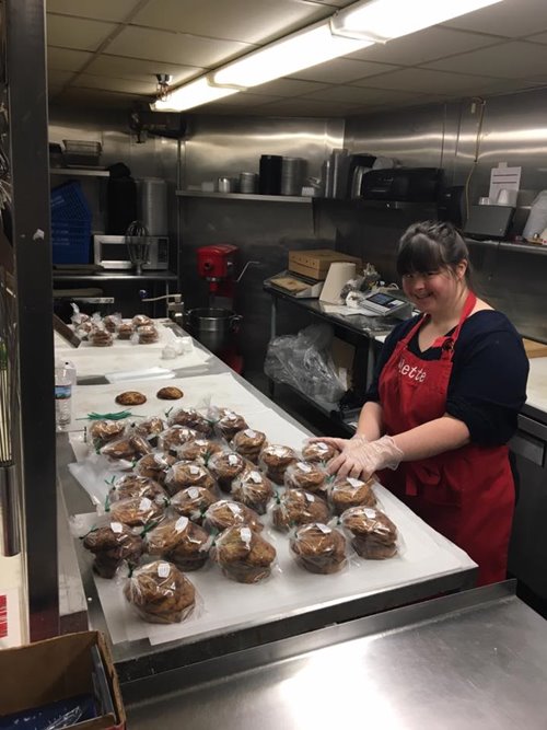 สาวดาวน์ซินโดรม เปิดร้านขนม