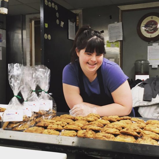 สาวดาวน์ซินโดรม เปิดร้านขนม