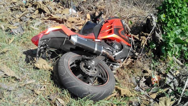 เด็กวัย 16 ยืมบิ๊กไบค์เพื่อนไปลองขี่ สุดท้ายรถแรงแหกโค้งคว่ำดับคาที่