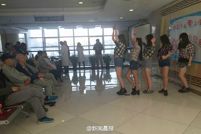 โรงพยาบาลจ้างสาวโคโยตี้เต้นยั่วรับปีใหม่