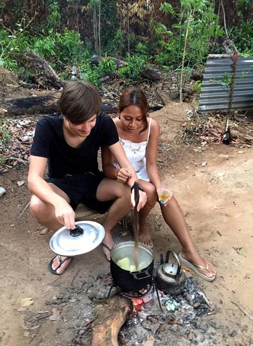 หนุ่มฝรั่งพบรักสาวไทย ใช้ชีวิตคู่เรียบง่ายในบ้านนา