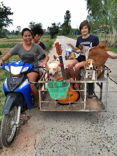 หนุ่มฝรั่งพบรักสาวไทย ใช้ชีวิตคู่เรียบง่ายในบ้านนา