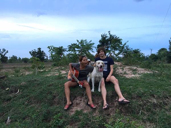 หนุ่มฝรั่งพบรักสาวไทย ใช้ชีวิตคู่เรียบง่ายในบ้านนา