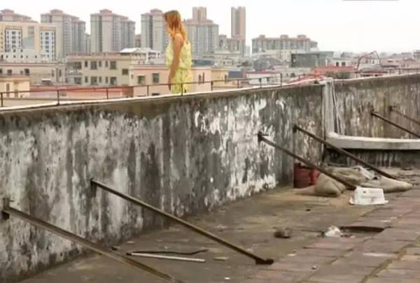 สาวโรงงานเครียดจัดจะโดดตึกตาย หลังนายไม่ยอมให้ลางาน 