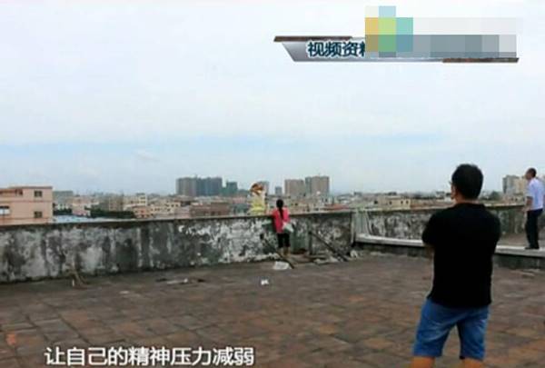 สาวโรงงานเครียดจัดจะโดดตึกตาย หลังนายไม่ยอมให้ลางาน 