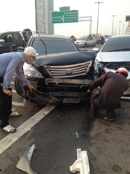 อุทาหรณ์นักปาด ไร้น้ำใจ-ไม่ให้ทาง สุดท้ายเสียหลักชนสนั่น 4 คันรวด