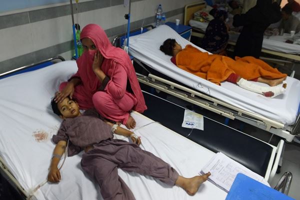 เด็กน้อยในปากีสถาน เหยื่อระเบิดฆ่าตัวตาย