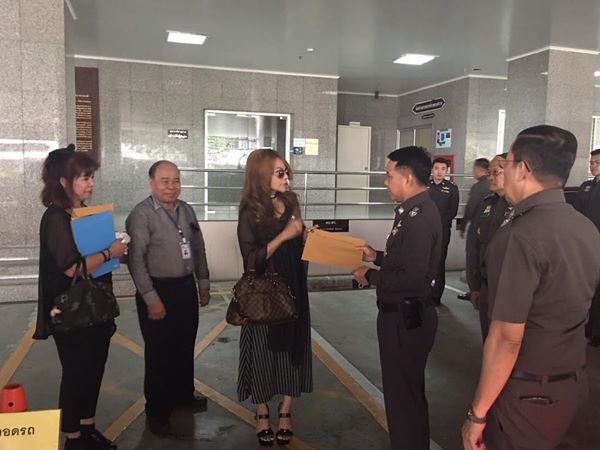 ฟ้า พรทิพา บุกเร่งคดี อั้ม เนโกะ หมิ่นเบื้องสูงปี 56