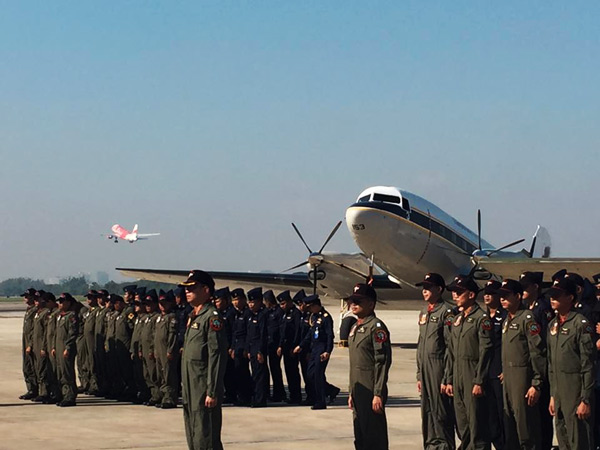 ทหารอากาศจัดพิธีเทิดพระเกียรติในหลวง ร.9 เนื่องในวันพระบิดาแห่งฝนหลวง