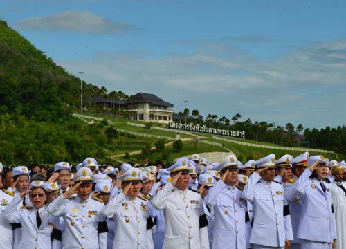 ชาวเพชรบุรีรวมตัวแปรอักษรเลข ๙ ถวายพ่อหลวง