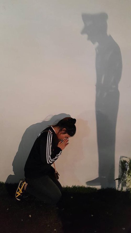 หนุ่มฉายแสงเป็นภาพเงาในหลวง รัชกาลที่ 9