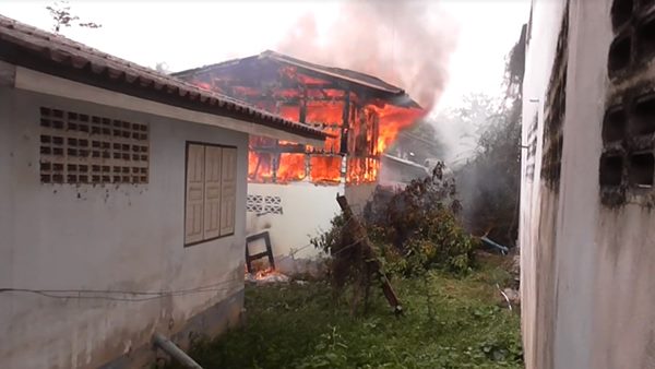 ไฟไหม้บ้าน