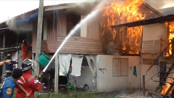 ไฟไหม้บ้าน