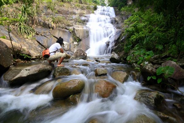 บอล นเรศร หนุ่มขี่มอเตอร์ไซค์เที่ยว 77 จังหวัดทั่วไทย
