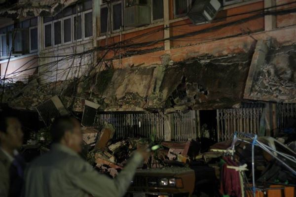 ตึกเก่าถล่ม ย่านประชานิเวศน์