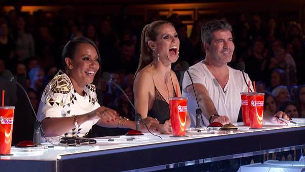 ทวดวัย 90 งัดของเด็ด โชว์ระบำเปลื้องผ้าใน Americas Got Talent