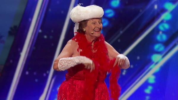 ทวดวัย 90 งัดของเด็ด โชว์ระบำเปลื้องผ้าใน Americas Got Talent