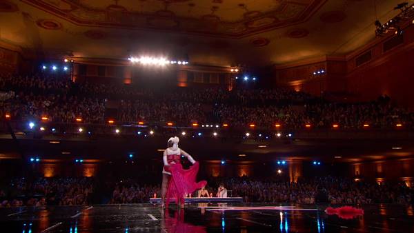 ทวดวัย 90 งัดของเด็ด โชว์ระบำเปลื้องผ้าใน Americas Got Talent