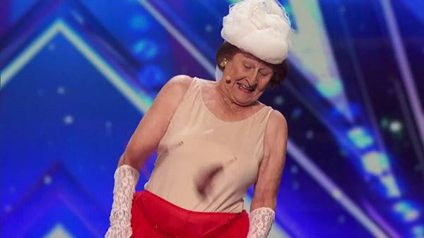 ทวดวัย 90 งัดของเด็ด โชว์ระบำเปลื้องผ้าใน Americas Got Talent