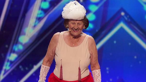 ทวดวัย 90 งัดของเด็ด โชว์ระบำเปลื้องผ้าใน Americas Got Talent