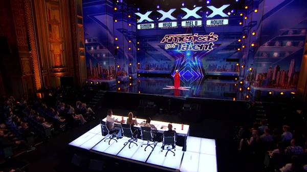 ทวดวัย 90 งัดของเด็ด โชว์ระบำเปลื้องผ้าใน Americas Got Talent