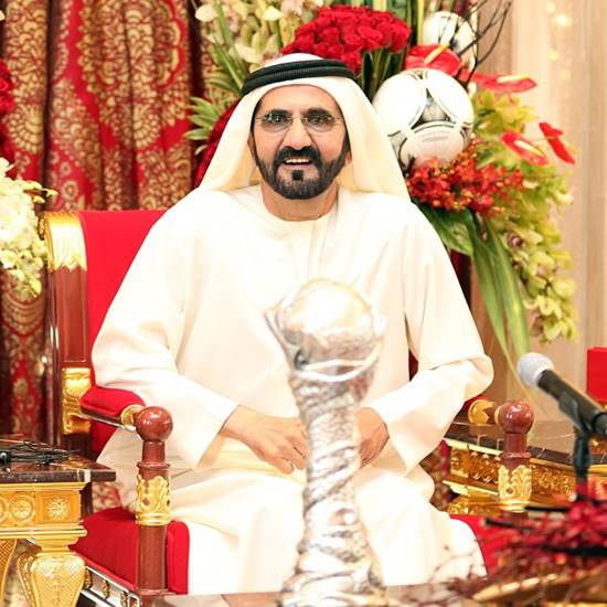 เจ้าผู้ครองนครดูไบ ใส่เสื้อยืด โดยสารรถไฟใต้ดินในลอนดอน