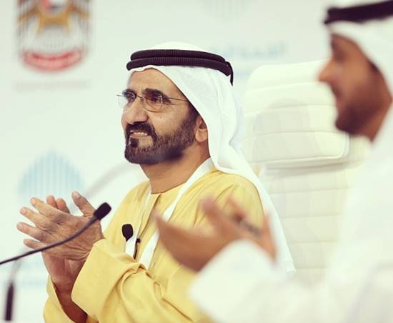 เจ้าผู้ครองนครดูไบ ใส่เสื้อยืด โดยสารรถไฟใต้ดินในลอนดอน