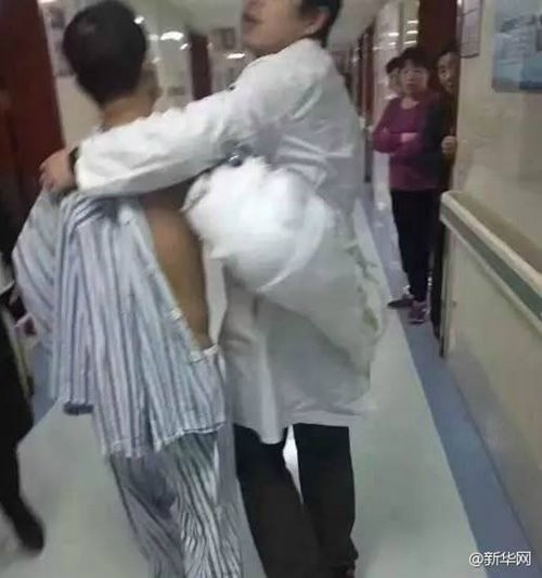 หมอปลอบคนไข้