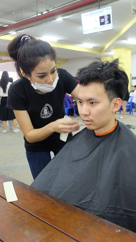 น้องทราย ช่างตัดผม