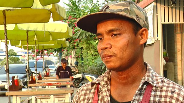 จี้พ่อค้าชานมไข่มุกกลางถนน