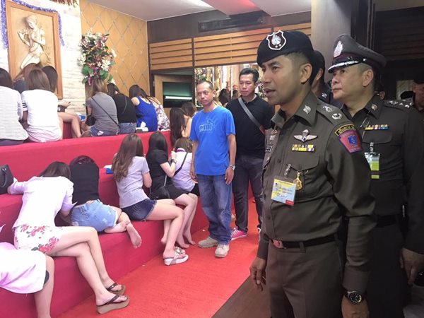 บุกทลายอาบอบนวดดังกลางกรุง พบเด็กต่ำกว่า 18 ค้ากาม