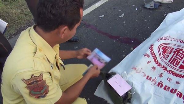 ว่าที่เจ้าบ่าวเดินสายแจกการ์ด ขี่มอเตอร์ไซค์ชน 10 ล้อ เสียชีวิตคาที่