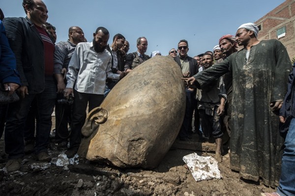 รูปสลักฟาโรห์รามเสสที่ 2