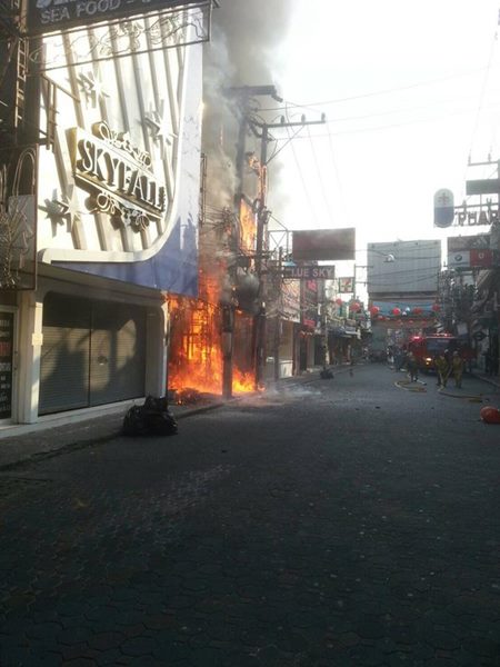 ไฟไหม้ผับ ที่วอล์คกิ้งสตรีท พัทยา 
