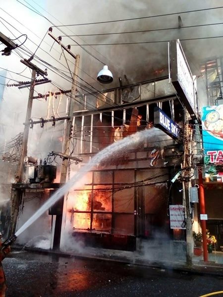 ไฟไหม้ผับ ที่วอล์คกิ้งสตรีท พัทยา 