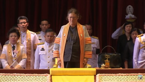 สมเด็จพระเทพฯ ทรงพระกันแสงในงานพระราชทานปริญญาบัตร