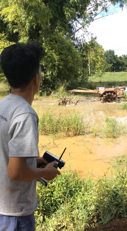 รถไถบังคับวิทยุ