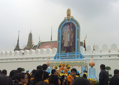 สำนักพระราชวัง แจ้งเปิดให้สักการะพระบรมฉายาลักษณ์ ร.9 ได้ถึง 23 ต.ค. 