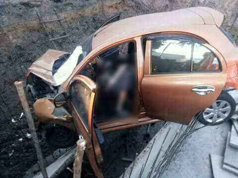 รถเก๋งตกหลุมก่อสร้าง