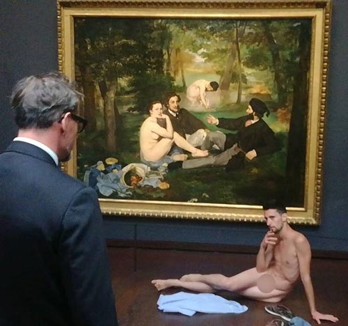 ศิลปินเปลื้องผ้าหน้างานศิลปะระดับโลก