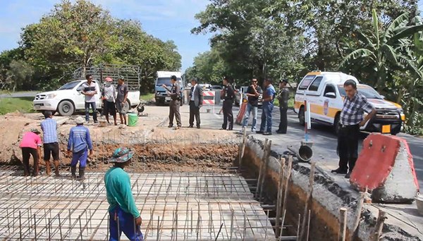 รถตกหลุมก่อสร้าง